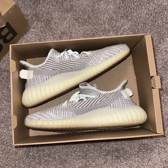 Yeezys boost 350 V2 Static (non-reflective) - Picture 3 of 8